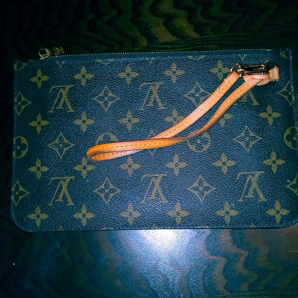LOUIS VUITTON
Monogram Neverfull MM GM Pochette